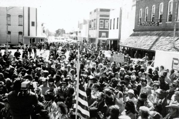 Over 1,000 farmers and allies gather in Plattsburg, Mo for foreclosure protest – April 1985.